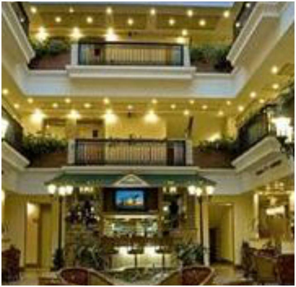 Savoy Suites Noida Exterior foto
