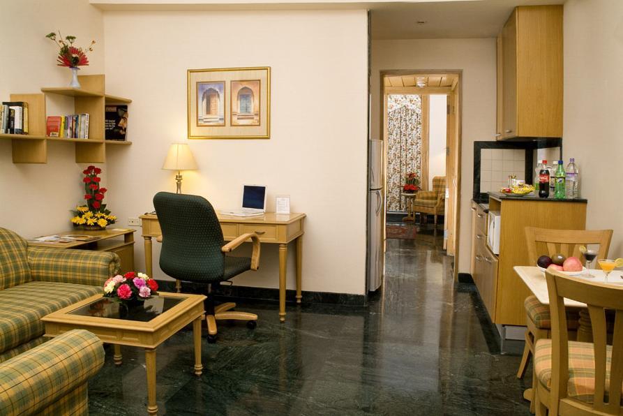 Savoy Suites Noida Habitación foto